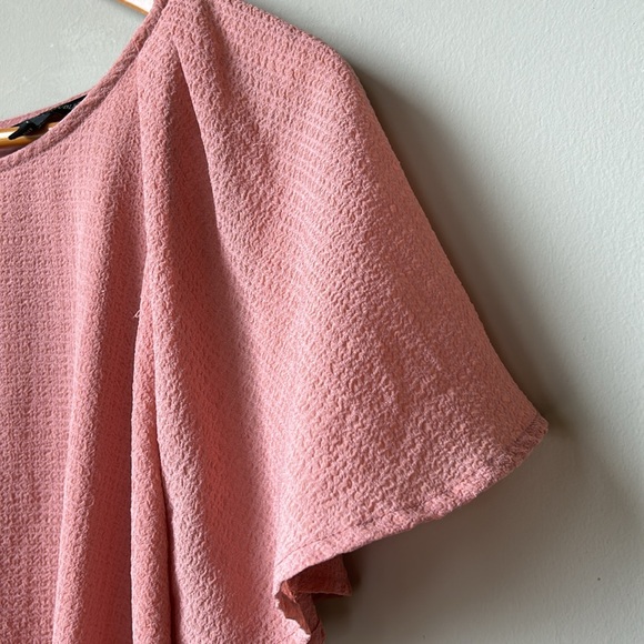 BANANA REPUBLIC FACTORY pink flutter sleeve blouse size L - Picture 5 of 6